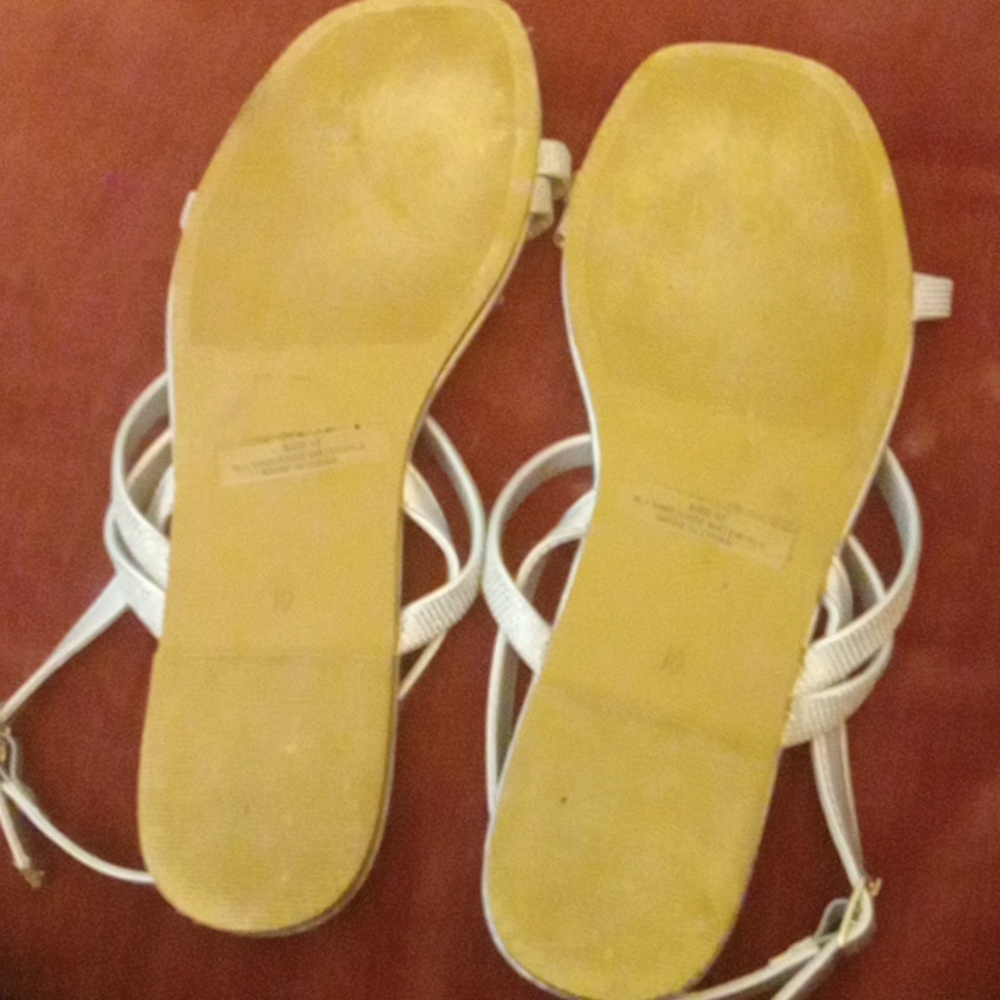 Silver flats - Picture 2 of 7